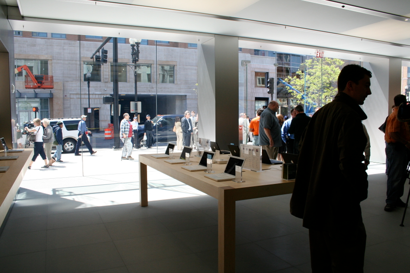 Illustration for article titled First Tour: Huge Boston Apple Store